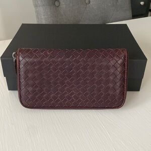 RARE BOTTEGA Veneta PURPLE Intrecciato Calf Leather Zip Around Wallet with Box